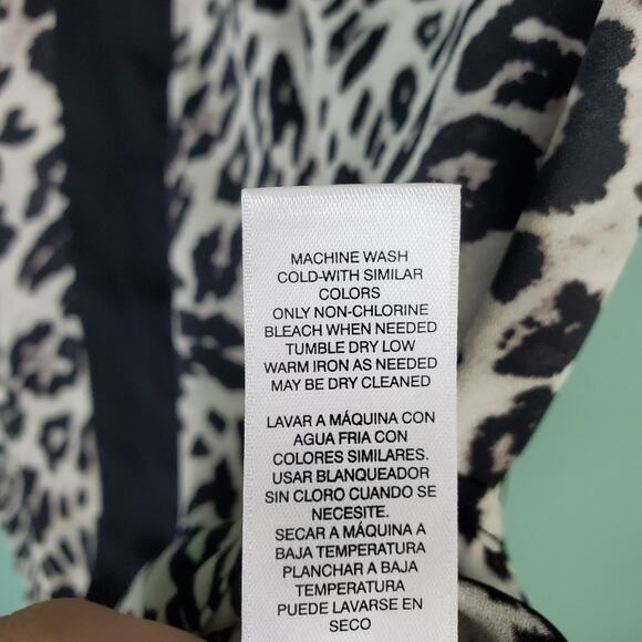 Chico's Leopard Lace-Up Cold Shoulder V-Neck Tunic Size 2 - Picture 6 of 8